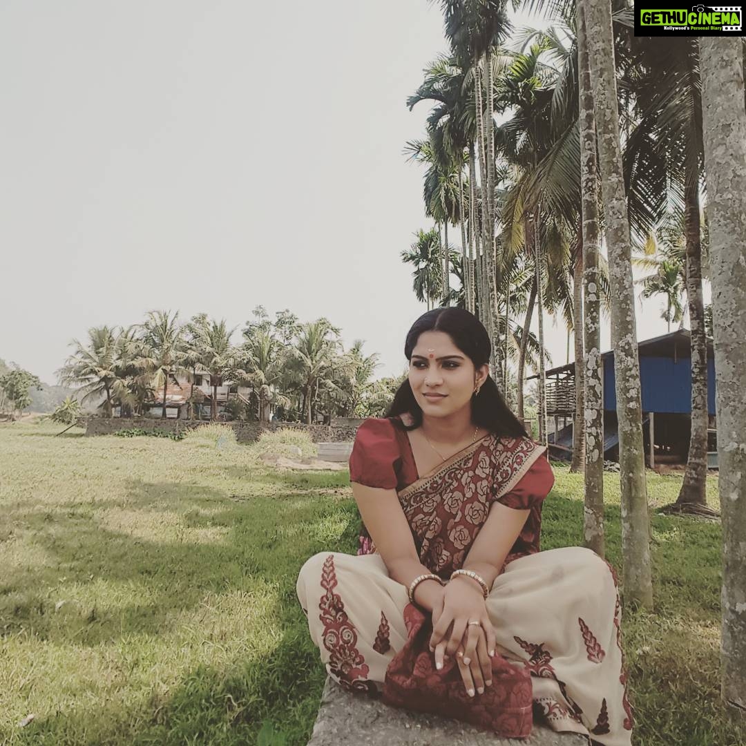 Swasika Instagram - #expression #random_acts_of_photography #setsaree#blacky#bindi#homely#livingroom #traditonal