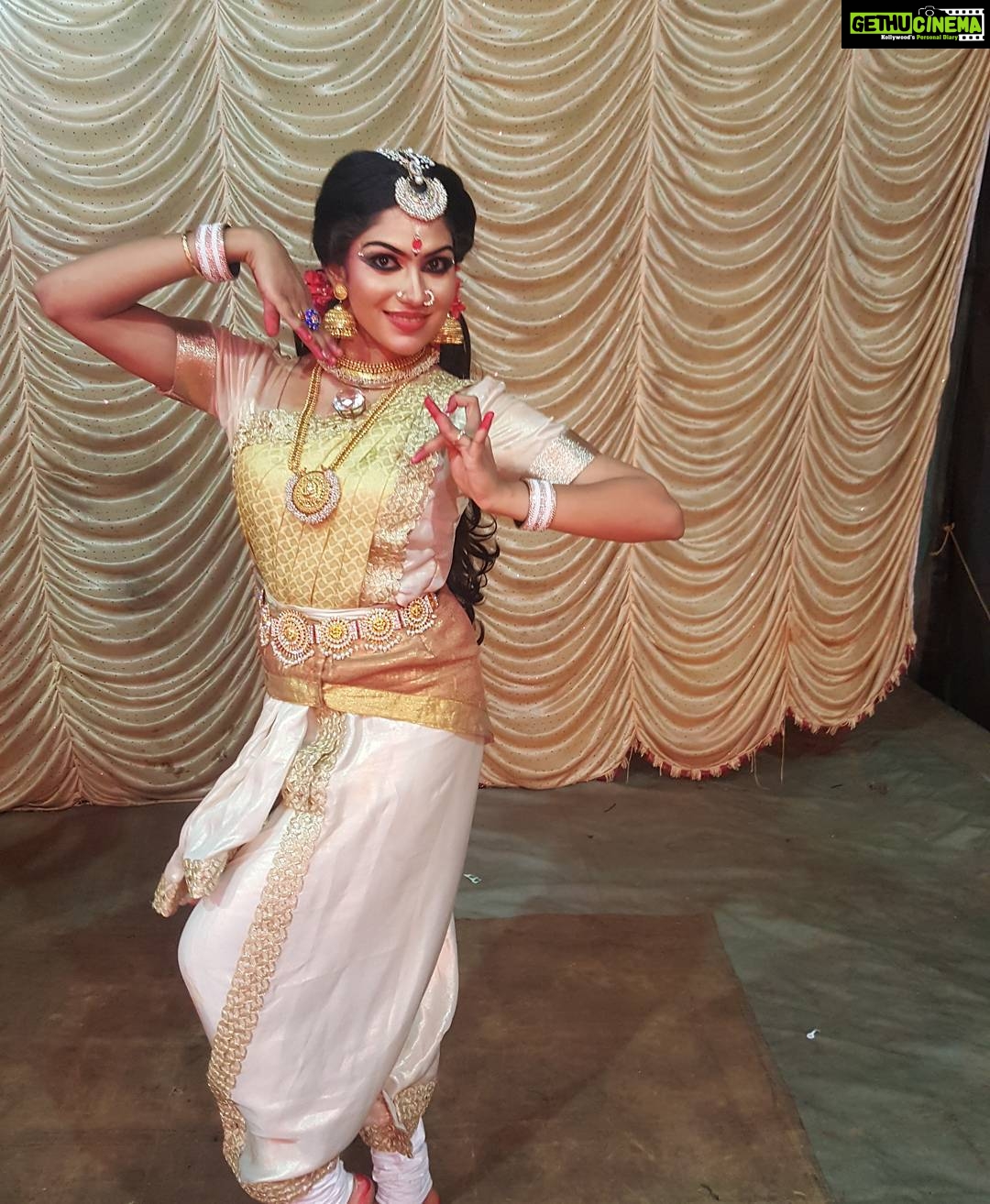 Swasika Instagram - #dance#dancer#mypassion#onstage#bharathanatyam #classical#sraswathivndanam#choreography#makeupgirl#pose#mudras#throwback #enjoythelittlethings #lovely#