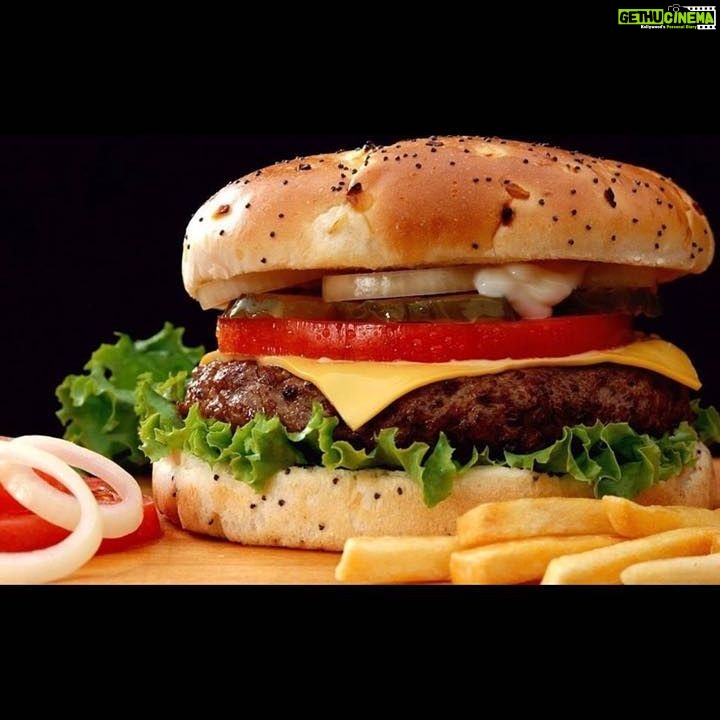 Swasika Instagram - #burder#yummyfood#myfavorite#fusion#foodporn#foodfest2016#cheesy#frenchfries#tonycocafe#eat#relax#enjoy