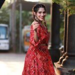 Swasika Instagram - Do life with love, Stop when you’re happy with what you’ve achieved and Everyday is a day to be happy! Mua : @abilashchickumakeupartist Stylist : @rashmimuraleedharan Costume : @salaaboutique Photo : @akhil_photography_tvm #swasikavj #swasika #redcarpet #redcarpetlook #amritatv