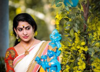 Swasika Instagram - Happy vishu 😊 Photography @photography_como Wearing @thebrandstorebyfebitha