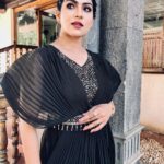 Swasika Instagram - Black and glitters, never stops sparkling. Makeup : @ajayanmakeupartist Costume : @ladies_planet_online Stylist : @rashmimuraleedharan Jewellery: @salato_kottakkal #swasikavj #swasika #swasikaactress #redcarpet