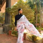 Swasika Instagram - Just some floral saree Vibes !🌸 Makeup : @rosepetalsbridalmakeup Styling : @rashmimuraleedharan Saree : @rashmi.muraleedharan Blouse : @ladies_planet_ #swasika #swasikavj #redcarpet #amritatv #malayalamactress #floralsareelove #sareelove #saree