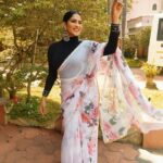 Swasika Instagram – Just some floral saree Vibes !🌸

Makeup : @rosepetalsbridalmakeup 
Styling : @rashmimuraleedharan 
Saree : @rashmi.muraleedharan 
Blouse : @ladies_planet_ 

#swasika #swasikavj #redcarpet #amritatv #malayalamactress #floralsareelove #sareelove #saree