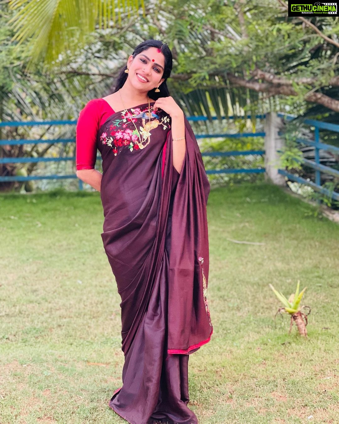 Swasika Instagram - Wearing this beautiful embroidery saree from🥻 @blaze__designs