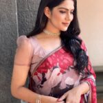 Swasika Instagram - The earth laughs in flowers. Makeup : @abilashchickumakeupartist Styling : @rashmimuraleedharan #swasikavj #swasika