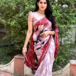 Swasika Instagram - The earth laughs in flowers. Makeup : @abilashchickumakeupartist Styling : @rashmimuraleedharan #swasikavj #swasika