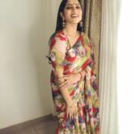Swasika Instagram - I must have flowers, always and always." -Claude Monet Styling : @rashmimuraleedharan Makeup : @lilly_shaneesh_makeup Costume : @rashmi.muraleedharan #flowersorukodi #floralsaree #floralprints #swasikavj