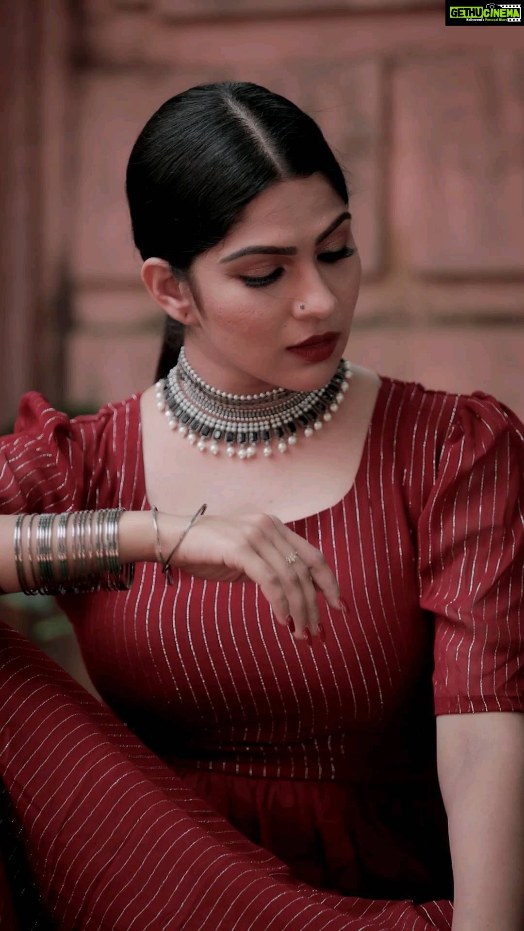 Swasika Instagram - Suna hai ke unko shikayat bahut hai ! Makeup : @abilashchickumakeupartist Styling : @rashmimuraleedharan Video : @abi_fine_shooters #gangubhai #aaliabhatt #aliabhatt #gangubaikathiawadi #sunahaikeunkoshikayatbahuthai🥀 #gazal #shayari #swasikavj #trendingreels #swasikaactress