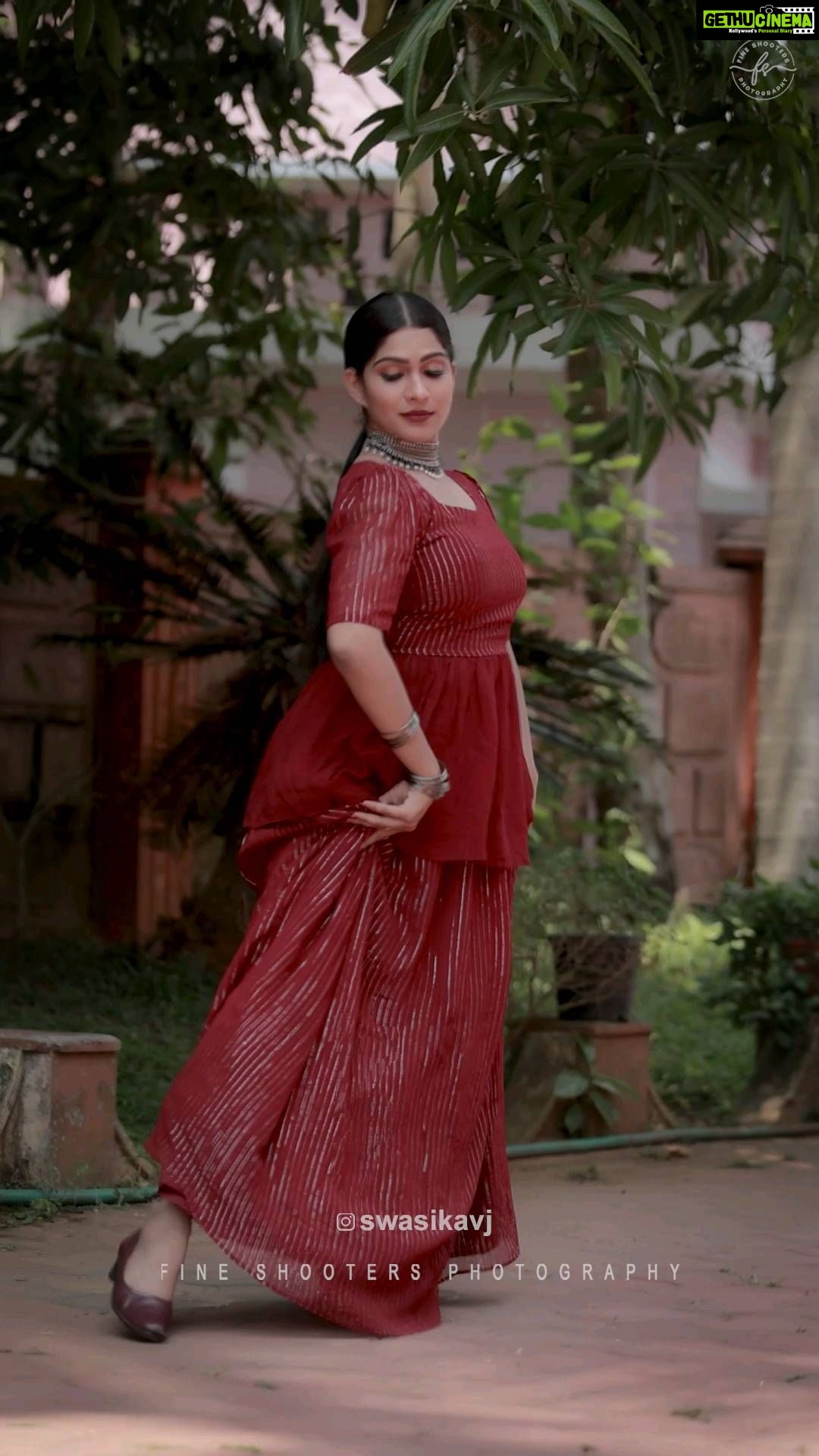 Swasika Instagram - Kalavathi❤ Makeup : @abilashchickumakeupartist Stylist : @rashmimuraleedharan Video : @abi_fine_shooters #swasikavj #swasika #kalavathisong #reel #trendingreels #keerthisuresh #maheshbabu #telugumovie #tamil #sidsriram