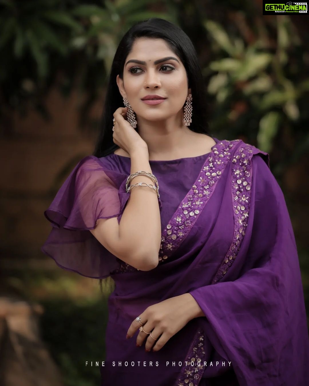 Swasika Instagram - A garden of purple is always in bloom . Makeup : @abilashchickumakeupartist Stylist : @rashmimuraleedharan Costume : @zoul_designz Ornaments : @salato_kottakkal Photography: @abi_fine_shooters #swasika #swasikavj #sareelove #purple #purplelove #malayalamactress