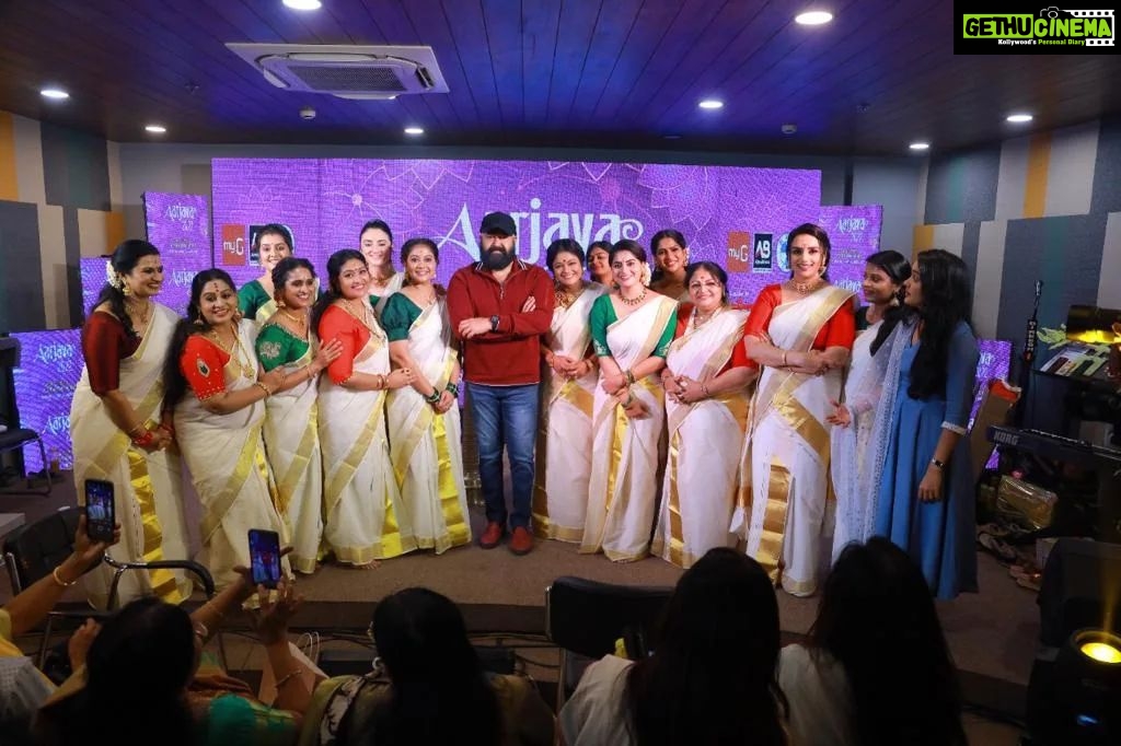 Swasika Instagram - This is such a memorable and a happy day in my life. Here are some glimpses of Aarjava by @amma.association Thank you @mohanlal laletta and @shailajateacher for your presence and wishes. And thank you @ar_handlooms_kuthampully for the beautiful kasavu saree . @rachananarayanankutty @shwetha_menon @ponnammababu @devichandana82 @imbeena.antony @thesnyalikhan @surabhi_lakshmi @parislaxmi @sarayu_mohan @pillai_manju @lakshmi.sruthi @ansiba.hassan @malavikacmenon #ammaassociation #swasikavj #rachananarayanankutty #shwethamenon #ponnammababu #devichandana #beenaantony #thesnykhan #surabhilakshmi #parislaxmi #sarayumohan #manjupillai #sruthilakshmi #ansibahassan #shailajateacher #mohanlal #lalettan