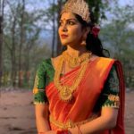 Swasika Instagram - Blessings of being an actress 🙏 Makeup : @sajitha.kazmara Styling: @nithinju Blouse : @vedhikafashion Jewellery : @trinetra_collections #swasikavj #lifeofanactress #lifeofanactor #goddess