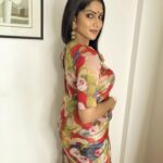 Swasika Instagram - I must have flowers, always and always." -Claude Monet Styling : @rashmimuraleedharan Makeup : @lilly_shaneesh_makeup Costume : @rashmi.muraleedharan #flowersorukodi #floralsaree #floralprints #swasikavj
