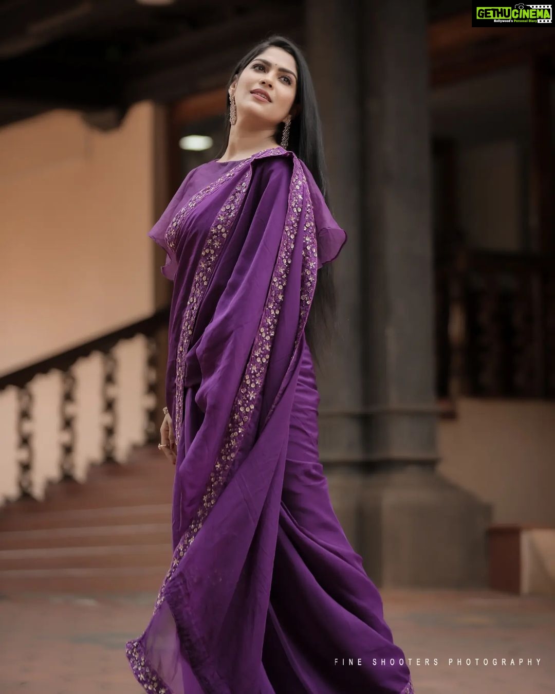 Swasika Instagram - A garden of purple is always in bloom . Makeup : @abilashchickumakeupartist Stylist : @rashmimuraleedharan Costume : @zoul_designz Ornaments : @salato_kottakkal Photography: @abi_fine_shooters #swasika #swasikavj #sareelove #purple #purplelove #malayalamactress