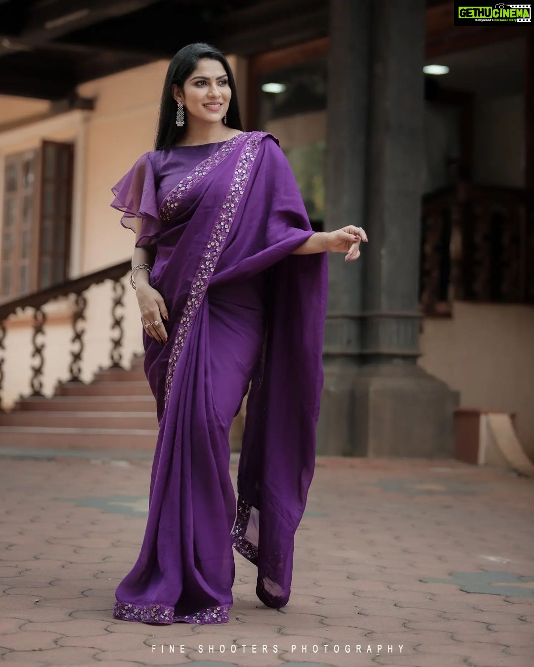 Swasika Instagram - A garden of purple is always in bloom . Makeup : @abilashchickumakeupartist Stylist : @rashmimuraleedharan Costume : @zoul_designz Ornaments : @salato_kottakkal Photography: @abi_fine_shooters #swasika #swasikavj #sareelove #purple #purplelove #malayalamactress