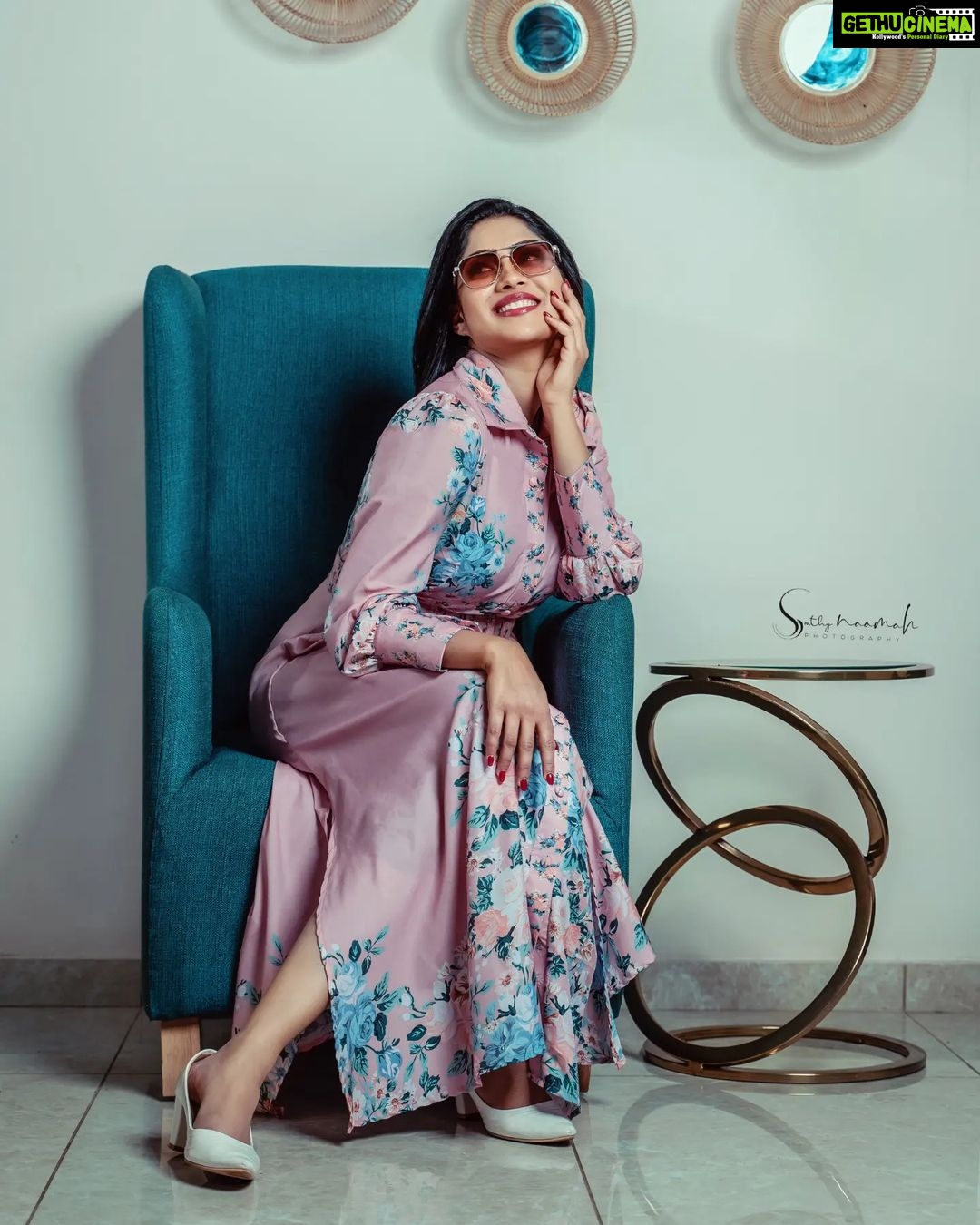 Swasika Instagram - Style is something each of us already has, all we need to do is find it." —Diane von Furstenberg Costume : @flyhigh______ Stylist : @_gokulkunjumon_ Makeup : @mukeshmuralimakeover Photography : @sruthy_naamah Team : @raman_effect @arun_s_siva @nithinbenny21 #swasikavj #photoshoot #malayalamactress