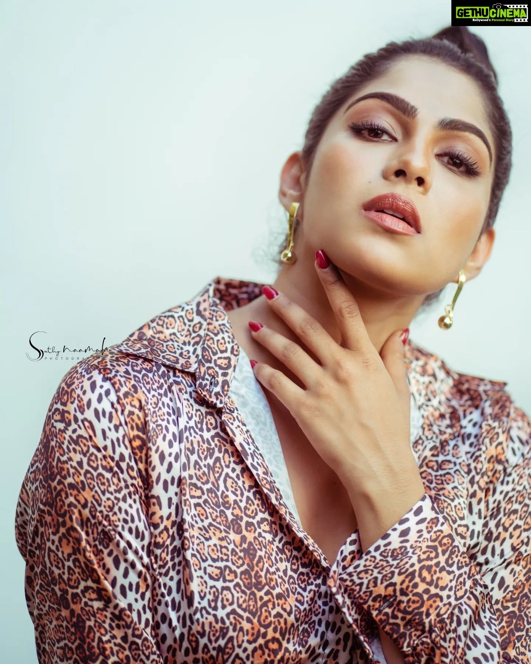 Swasika Instagram - Style is something each of us already has, all we need to do is find it." —Diane von Furstenberg Costume : @flyhigh______ Stylist : @_gokulkunjumon_ Makeup : @mukeshmuralimakeover Photography : @sruthy_naamah Team : @raman_effect @arun_s_siva @nithinbenny21 #swasikavj #photoshoot #malayalamactress