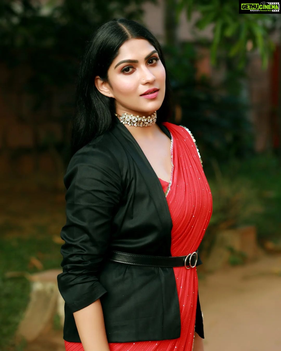 Swasika Instagram - Happy Valentines Day ❤ Muse : @swasikavj Makeup: @abilashchickumakeupartist Stylist and Designer : @rashmimuraleedharan Costume : @salaaboutique Photography: @akhil_photography_tvm #swasikavj #valentinesday #abilashchicku #redcarpet #redlove #redsaree