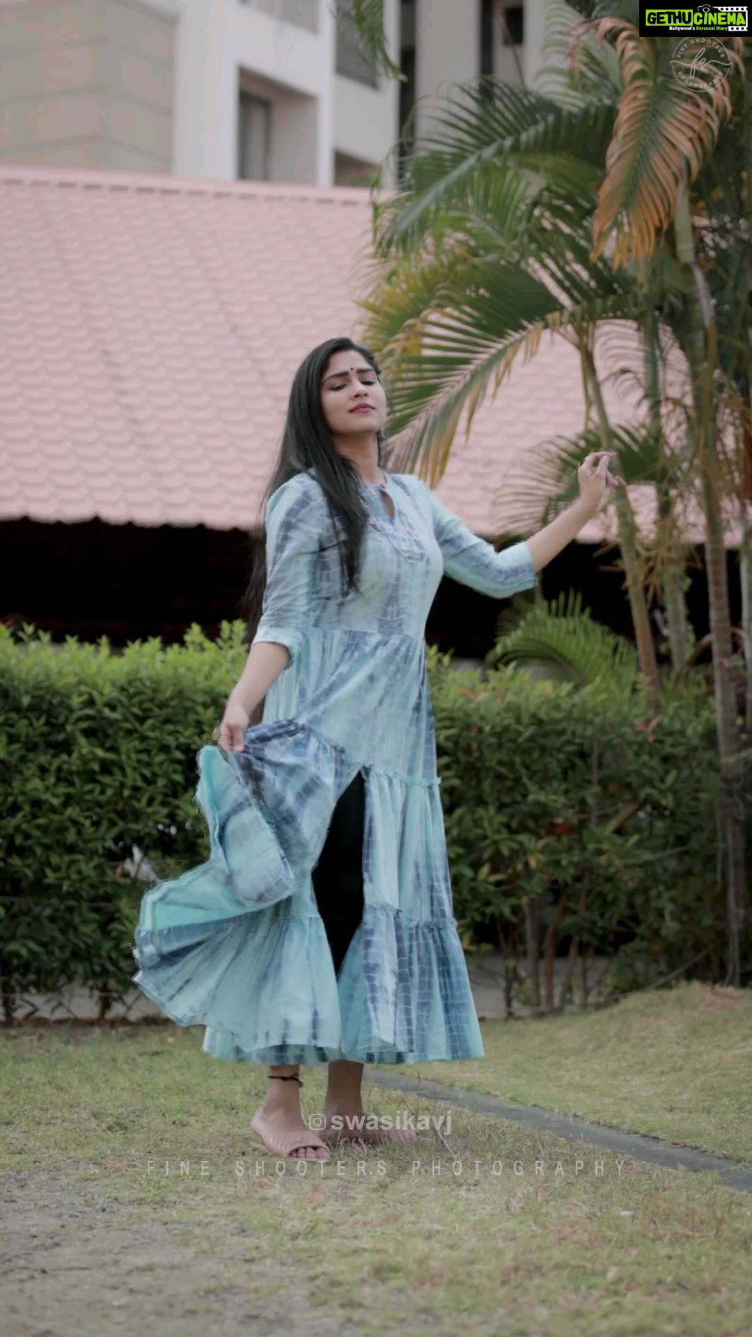 Swasika Instagram - Little Little Love 🥰 Costume : @swapnamanthra Videography: @abi_fine_shooters #littlelittle #swasikavj #saraalikhan #dhanush #atrangire #dancereel #reelslove #reelitfeelit #reelsofinstagram #trending