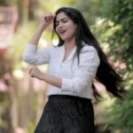 Swasika Instagram - Grooving to malayalis own evergreen disco song ✌ Costume : @swapnamanthra Video credits : @abi_fine_shooters #swasikavj #swasikavijay #ullasapoothirikal #disco #grooves #reelitfeelit #reelslove #dancelove #trending #trendingreels #malayalamevergreen #morningreels