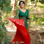 Swasika Instagram – A good laugh heals a lot !
Makeup : @mukeshmuralimakeover 
Stylist : @nithinju 
Costume : @minnaram_designer_boutique 
Photography: @dulkifil_photography

#swasika #swasikavj #photoshoot #redcarpet #malayalamactress
