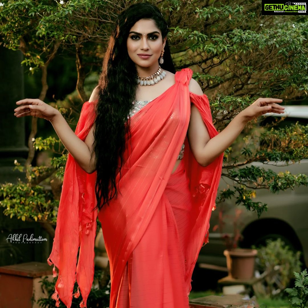 Swasika Instagram - People will stare. Make it worth their while. MUA- @mukeshmuralimakeover 📸- @akhil_photography_tvm . . . . . . #swasikavj #swasikalovers #swasikafans #swasikavijay #swasikaphotoshoot #redcarpet #mukeshmuralimakeup #mukeshmuralimakeover #mukeshmuralimakeovers#celebritymakeup #southindianactress @preethaneelambari @swasikafan_2000 @swasikafanpage @amala__rahul @swasi_an