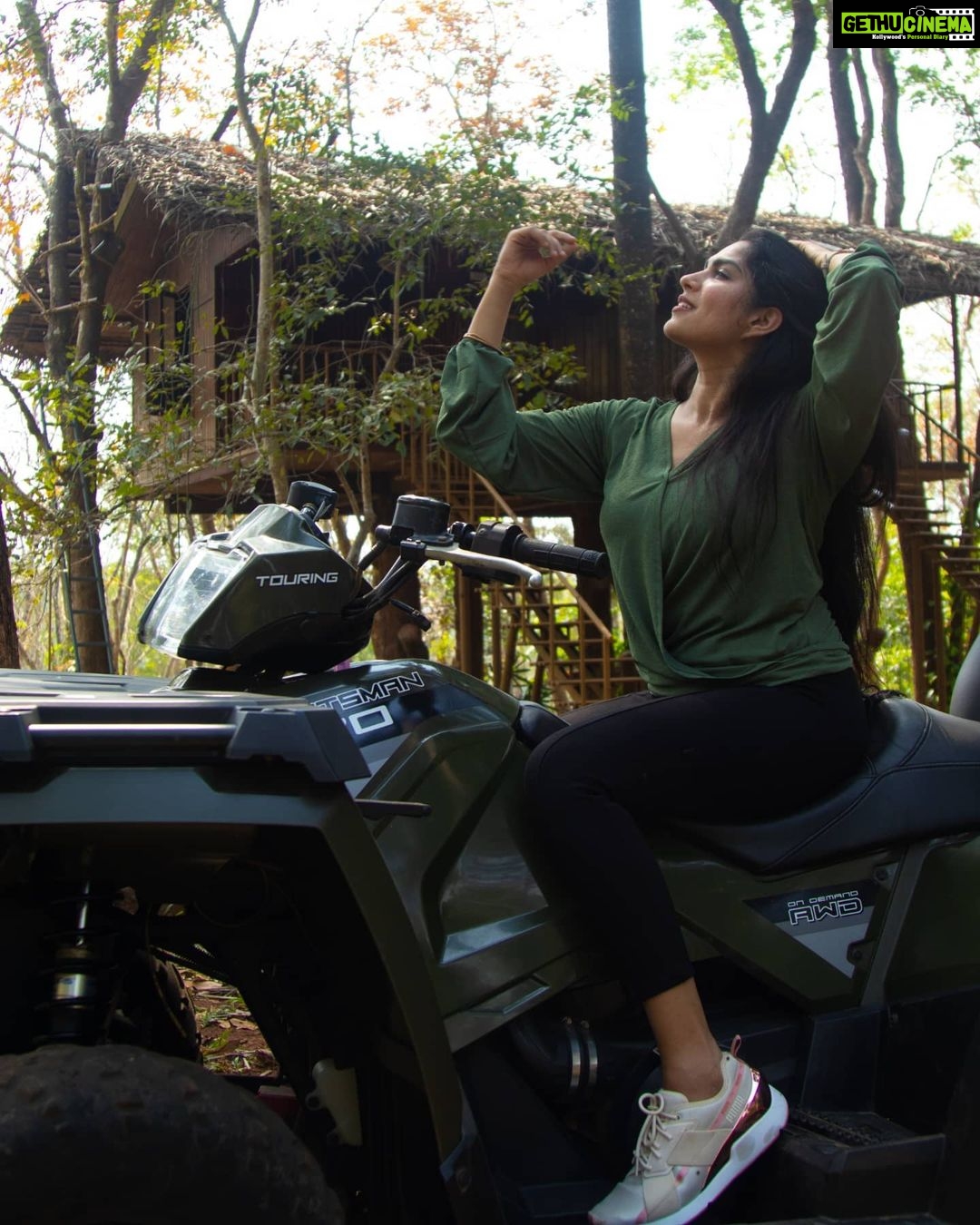 Swasika Instagram - I love staycations and love spending it along greenery and calmness. @ecogardensresort is one such beautiful place. Especially the huts with full green background. Each spot in the resort gives you an aura of freshness from day to night . Not many places have the facility of a Tree house, but here their tree house rooms were my favourite. Also to mention, their food was delicious and their staffs was very courteous and pleasing. Thank you @ecogardensresort for giving me a beautiful stay at your resort . #ecogardensresort #cheruthuruthy #staycation #familytime #nature #closetonature #swasika #swasikavj @thomasveekay photography