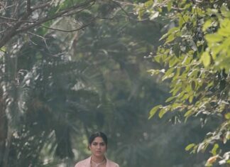 Swasika Instagram - Chathuram is about a game that involves the king, bishop, knight, pawns and the powerful queen..it’s a tale of love ,lust and deceit. Costume&styling: @rashmimuraleedharan Costume curtsy: @ladies_planet_ Jewellery: @ladies_planet_rental_jewellery Hair&makeup: @lilly_shaneesh_makeup Video : @abi_fine_shooters #swasikavj #swasika #chathuram_square #reels