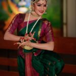 Swasika Instagram – It is an immense happiness to any classical dancer to perform at soorya festival.
This was my first performance at soorya festival and I thank all my gurus for training me to reach such a platform.
This performance will always remain special to me.
Photography: @dulkifil_photography
Stylist @nithinju 

#swasika #swasikavj #classicaldancer #sooryfestival #sooryakrishnamoorthy