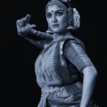 Swasika Instagram – It is an immense happiness to any classical dancer to perform at soorya festival.
This was my first performance at soorya festival and I thank all my gurus for training me to reach such a platform.
This performance will always remain special to me.

#swasika #swasikavj #classicaldancer #sooryfestival #sooryakrishnamoorthy