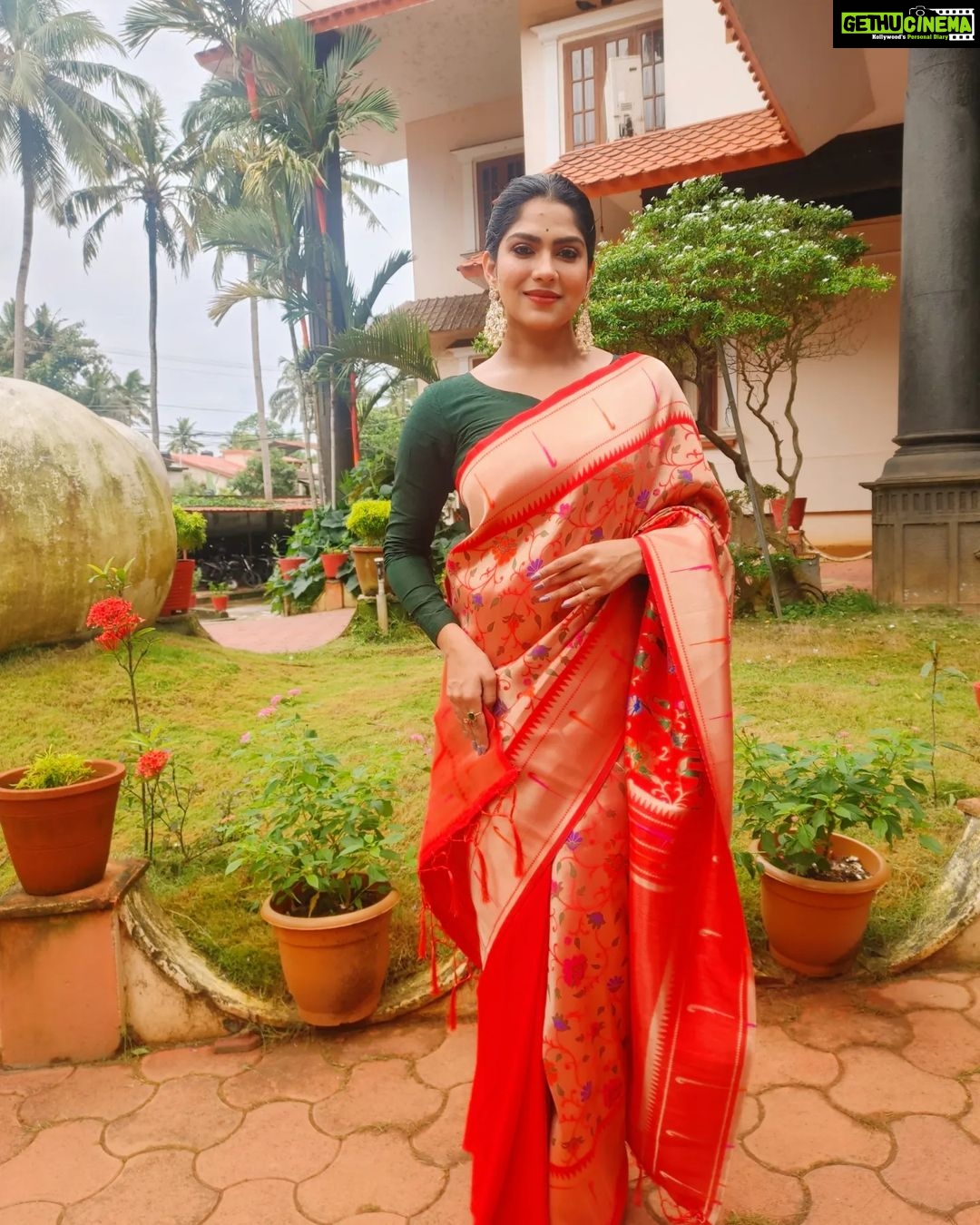 Swasika Instagram - When you are wearing a saree , it is all about how much you adore yourself , more than the drape . Styling: @rashmimuraleedharan HMuA : @rosepetalsbridalmakeup Saree: @the_drape_studio Blouse: @zoul_designz Earring: @ladies_planet_rental_jewellery #swasikavj #swasika #malayalamactress #redcarpet #drapeday