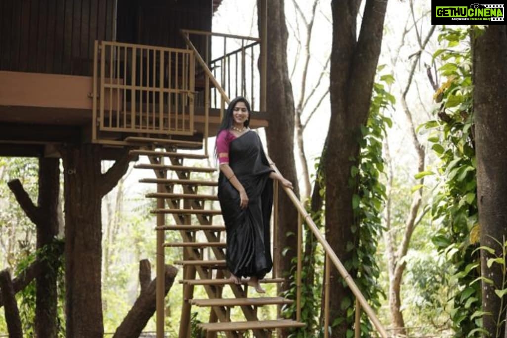 Swasika Instagram - I love staycations and love spending it along greenery and calmness. @ecogardensresort is one such beautiful place. Especially the huts with full green background. Each spot in the resort gives you an aura of freshness from day to night . Not many places have the facility of a Tree house, but here their tree house rooms were my favourite. Also to mention, their food was delicious and their staffs was very courteous and pleasing. Thank you @ecogardensresort for giving me a beautiful stay at your resort . #ecogardensresort #cheruthuruthy #staycation #familytime #nature #closetonature #swasika #swasikavj @thomasveekay photography