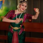 Swasika Instagram – It is an immense happiness to any classical dancer to perform at soorya festival.
This was my first performance at soorya festival and I thank all my gurus for training me to reach such a platform.
This performance will always remain special to me.
Photography: @dulkifil_photography

#swasika #swasikavj #classicaldancer #sooryfestival #sooryakrishnamoorthy