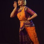 Swasika Instagram – It is an immense happiness to any classical dancer to perform at soorya festival.
This was my first performance at soorya festival and I thank all my gurus for training me to reach such a platform.
This performance will always remain special to me.
Photography: @srees_fotography

#swasika #swasikavj #classicaldancer #sooryfestival #sooryakrishnamoorthy