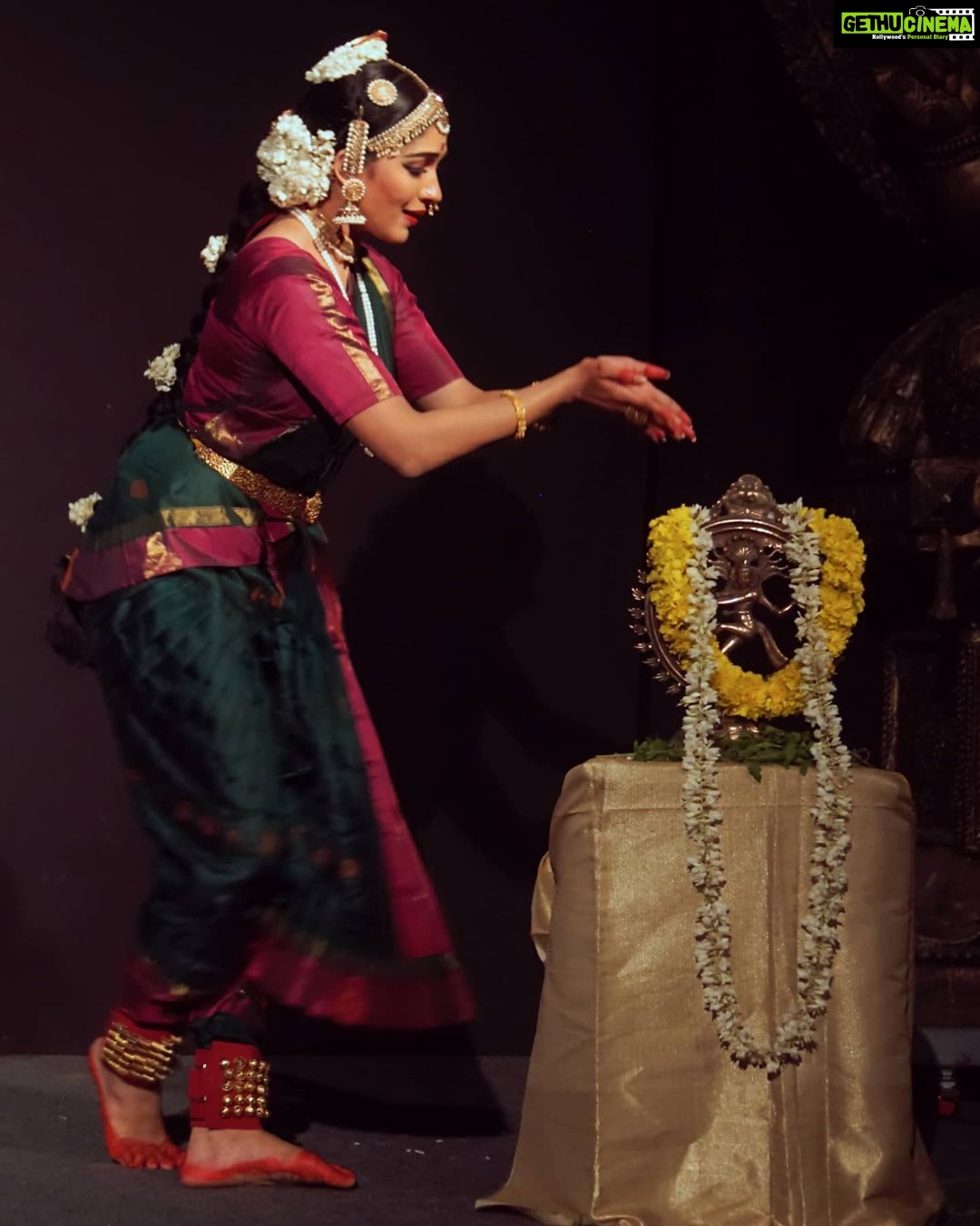 Swasika Instagram - It is an immense happiness to any classical dancer to perform at soorya festival. This was my first performance at soorya festival and I thank all my gurus for training me to reach such a platform. This performance will always remain special to me. Photography: @srees_fotography #swasika #swasikavj #classicaldancer #sooryfestival #sooryakrishnamoorthy