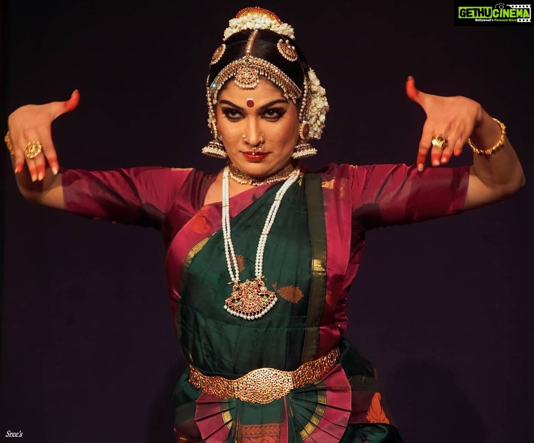 Swasika Instagram - It is an immense happiness to any classical dancer to perform at soorya festival. This was my first performance at soorya festival and I thank all my gurus for training me to reach such a platform. This performance will always remain special to me. #swasika #swasikavj #classicaldancer #sooryfestival #sooryakrishnamoorthy Photography @srees_fotography