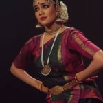Swasika Instagram - It is an immense happiness to any classical dancer to perform at soorya festival. This was my first performance at soorya festival and I thank all my gurus for training me to reach such a platform. This performance will always remain special to me. Photography: @srees_fotography #swasika #swasikavj #classicaldancer #sooryfestival #sooryakrishnamoorthy