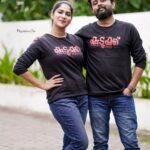 Swasika Instagram - കാത്തിരിപ്പുകൾക്ക് വിരാമം. വേറിട്ട ചലച്ചിത്ര അനുഭവം 'കുടുക്ക് 2025' മൂവി പ്രമോഷൻ ആരംഭിച്ചു.. കാത്തിരിക്കാം പുതിയ ആസ്വാദനത്തിന്റെ കുടുക്കഴിയാനായി.. My Privacy is my Right! Unlock from #kudukku2025 Kudukku T-Shirt from @zakers_clothing Associated by : @akhilog Photography : @beniveesjo@arun_manuel_ Marketing : @theninestock @kudukku2025_movie @bilahari_experiments @s.v.krishnasankar @ram.mohan_ @durgakrishnaartist @shinetomchacko_official @ajuvarghese #kudukku2025 #malayalammovie #myprivacyismyright