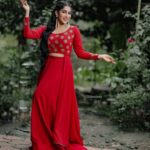 Swasika Instagram - Merry Christmas Everyone 🎄 Styling by @jaffarimaam Outfit @shesdesigns MUA @amal_ajithkumar Photo @sherildev #merrychristmas #merryxmas #swasika #swasikavj #swasikaactress