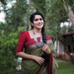 Swasika Instagram - Blending with the nature 💚 Throwback to promotion time of @keshueeveedintenaathan Saree : @the_house_of_handloom Makeup : @mukeshmuralimakeover Photography: @_arjun_a.k #swasikavj #swasika #swasikamalayalamactress