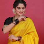 Swasika Instagram - 💛 @swasikavj Makeup : @abilashchickumakeupartist Costume: @julahabyarchananair #swasika #swasikavj #abilashchickumakeupartist #yellow