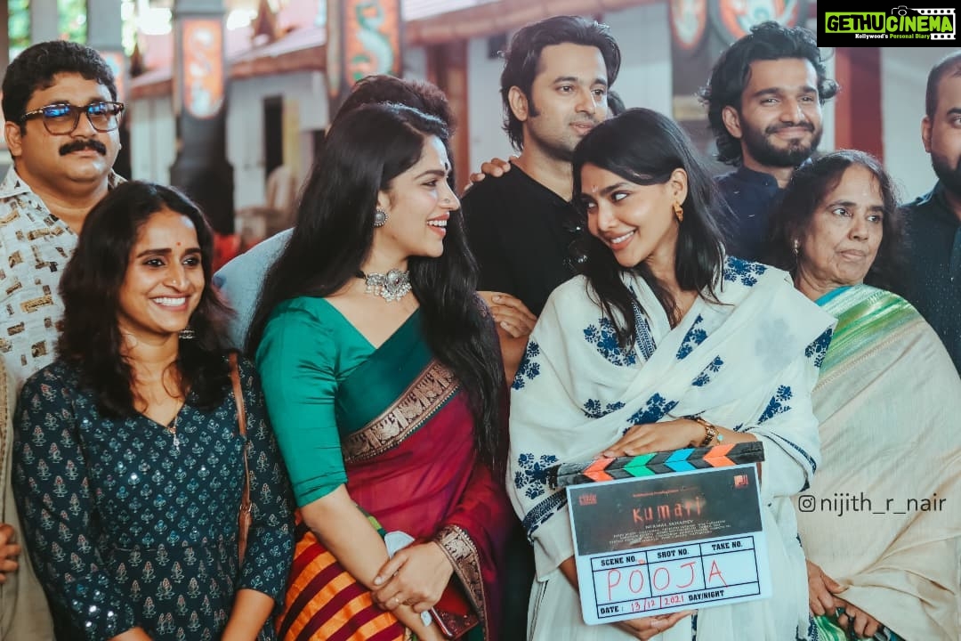 Swasika Instagram - Snaps from Pooja Ceremony of Kumari . Pic credits : @nijithrnair @aishu__ @iamunnimukundan @nsahadev @surabhi_lakshmi @badushanm #kumari #kumarimovie #swasikavj #aishwaryalekshmi #unnimukundan #swasika
