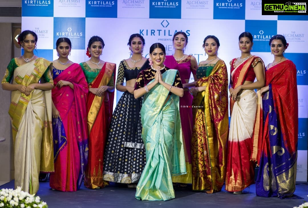 Swasika Instagram - At today's inaugration ceremony of @kirtilalsonline , alchemist collections. Happy to be a part of it . @jayanthiballal Stylist : @rashmimuraleedharan Mua : @sajitha.kazmara Photography: @athmi_capture Event Co-ordinator: @dalu_krishnadas #kirtilalsonline #kirtilal #swasika #inaugration