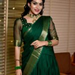 Swasika Instagram - Greens are always for the fresh start and here is my adieu to this year and all styled up to welcome the new year ! Happy New Year 🥰 Makeup : @abilashchickumakeupartist Costume : @aalaadesigners Styling : @nithinju Choker and Stud : @kaya_online_ Photography: @dulkifil_photography #swasikavj #swasika #greenlove #happynewyear