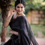 Swasika Instagram - When you fly with your own wings of saree. Styling @jaffarimaam Makeup @abhilashchikkumakupartist Outfit @rith.ve Photo @nithinznith_photography_ Earrings @planetjewel