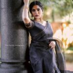 Swasika Instagram - When you fly with your own wings of saree. Styling @jaffarimaam Makeup @abhilashchikkumakupartist Outfit @rith.ve Photo @nithinznith_photography_ Earrings @planetjewel
