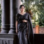 Swasika Instagram - When you fly with your own wings of saree. Styling @jaffarimaam Makeup @abhilashchikkumakupartist Outfit @rith.ve Photo @nithinznith_photography_ Earrings @planetjewel