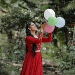 Swasika Instagram - Merry Christmas Everyone 🎄 Styling by @jaffarimaam Outfit @shesdesigns MUA @amal_ajithkumar Photo @sherildev #merrychristmas #merryxmas #swasika #swasikavj #swasikaactress