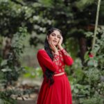 Swasika Instagram - Merry Christmas Everyone 🎄 Styling by @jaffarimaam Outfit @shesdesigns MUA @amal_ajithkumar Photo @sherildev #merrychristmas #merryxmas #swasika #swasikavj #swasikaactress